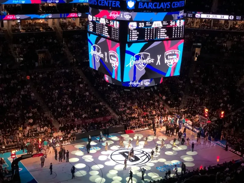 Espectáculo tiempo muerto partido Brooklyn Nets