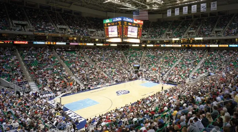 Accion del juego en partido de los Utah Jazz NBA